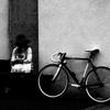 自転車と婦人