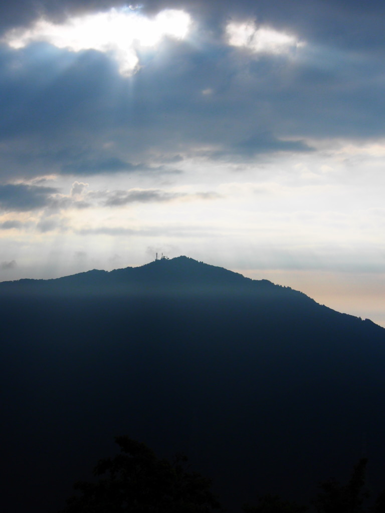 大山に差す光