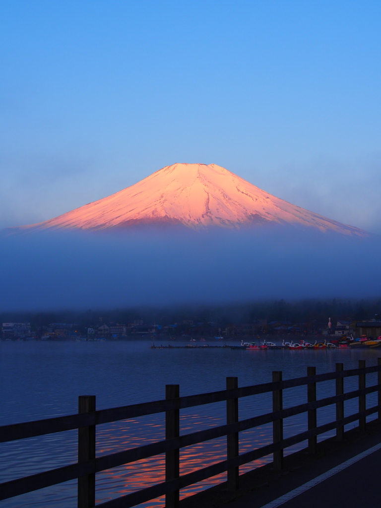 朝焼けの富士山