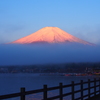 朝焼けの富士山