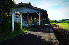 初夏のローカル線無人駅にて