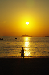 夕日と少女