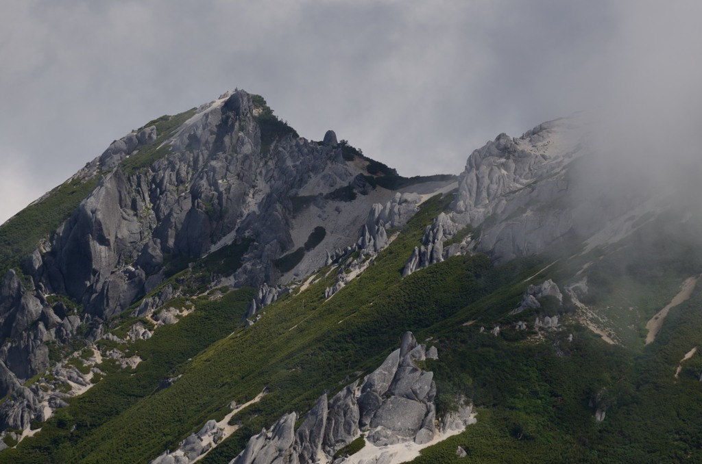燕岳　南面