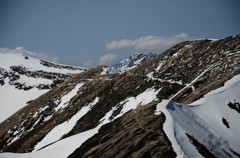 遥かな山々