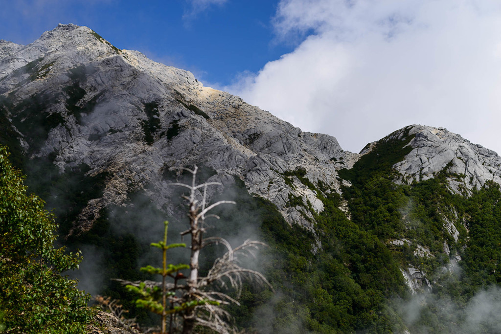 りりしい峰