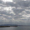 雲の間から