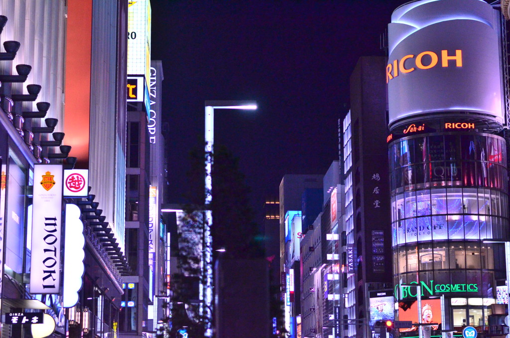 夜の銀座4丁目