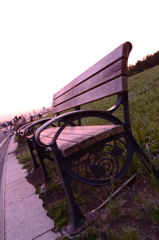 夕方のベンチ