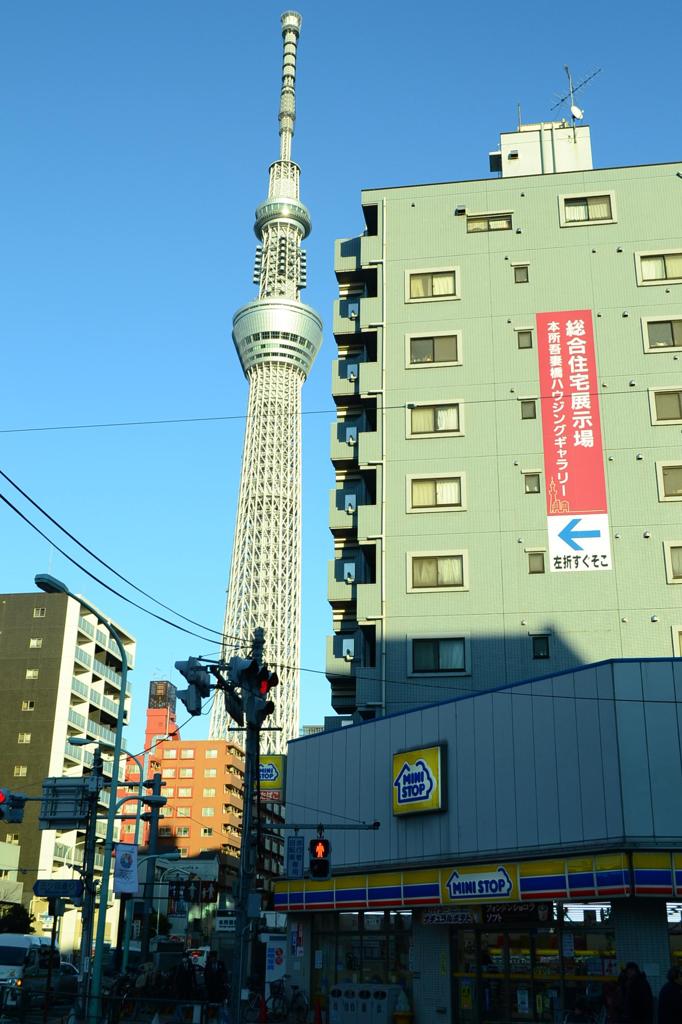 吾妻橋交差点からの東京スカイツリー