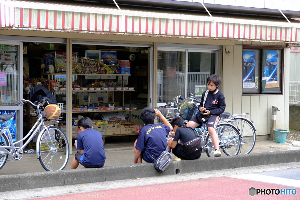 いつもの駄菓子屋さん