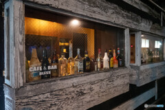 Cafe & Bar