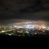 夜霧を待って