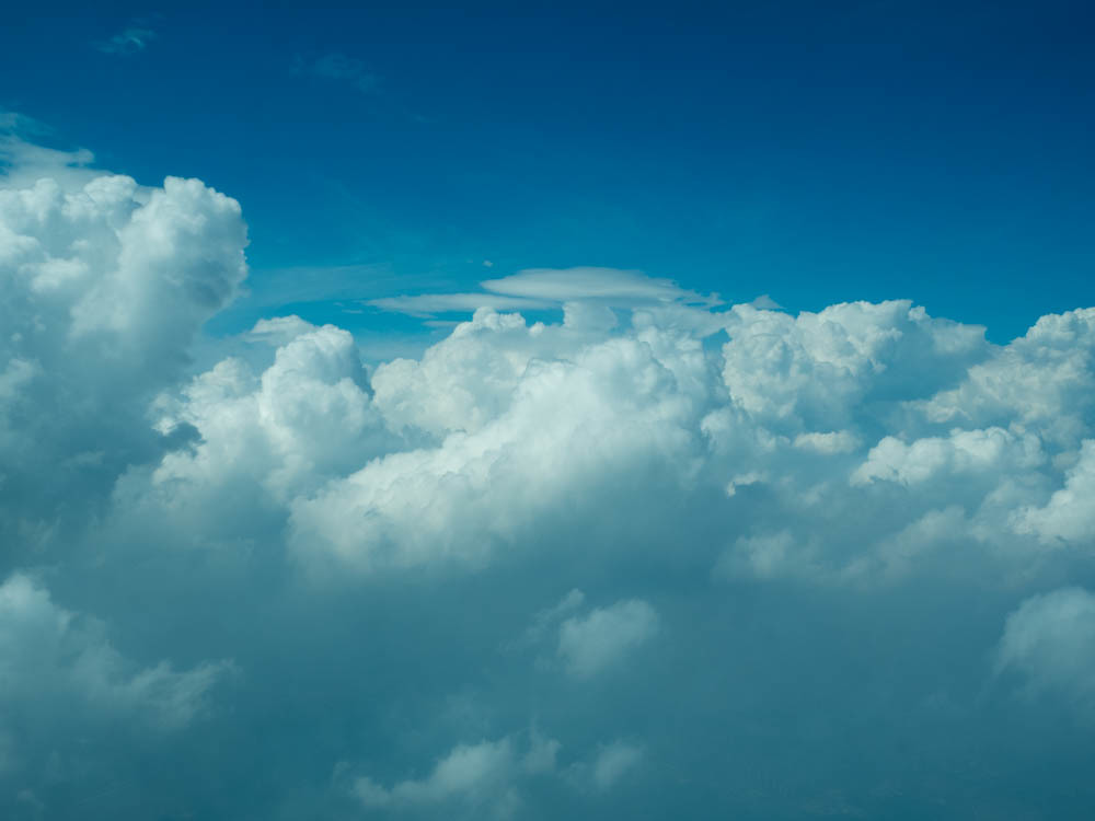 雲の上は青空