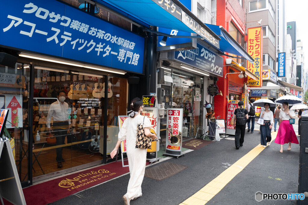 お茶の水楽器街