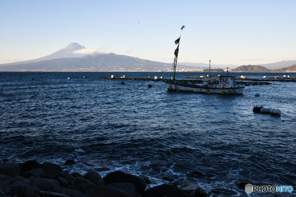 漁船と富士山