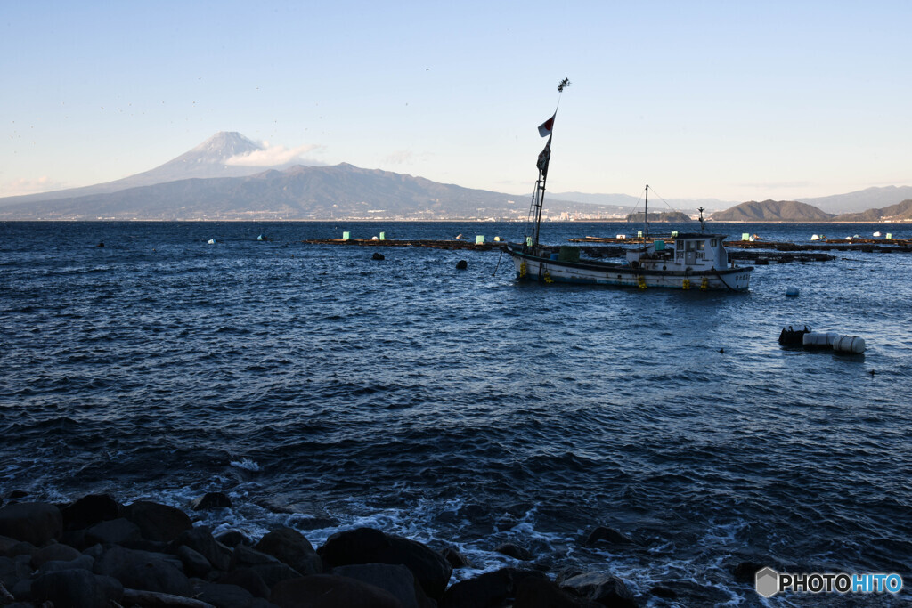 漁船と富士山