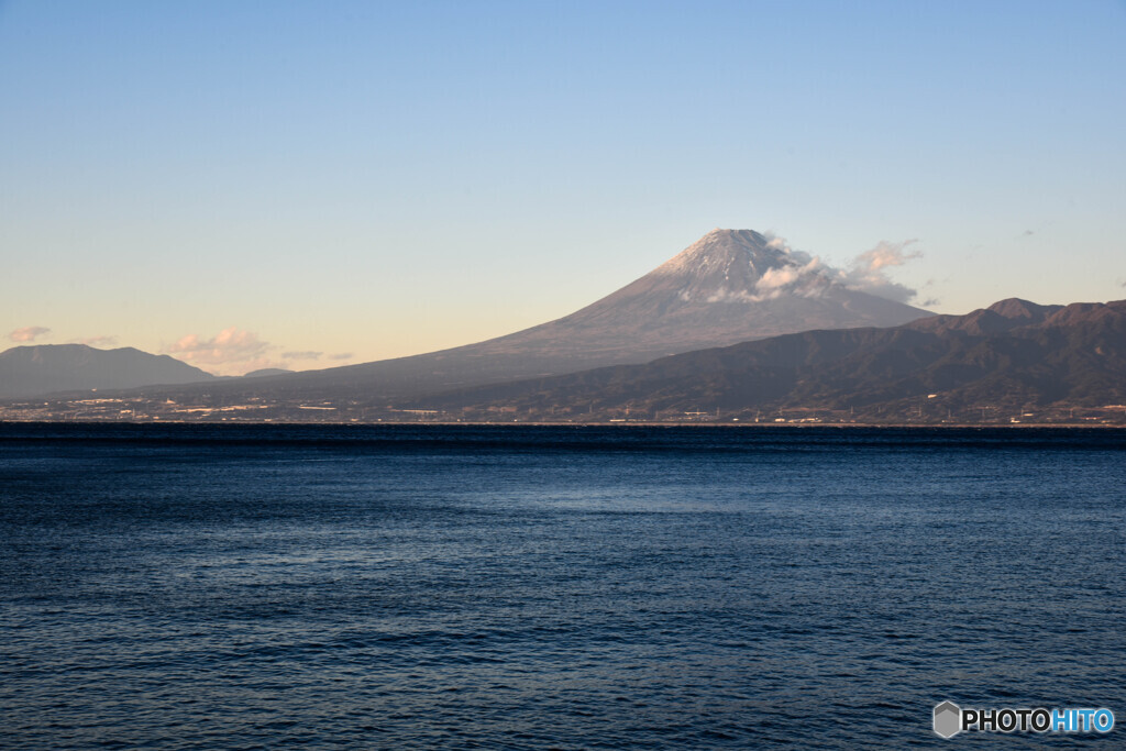 駿河湾から望む富士山