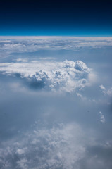 雲の上は青空