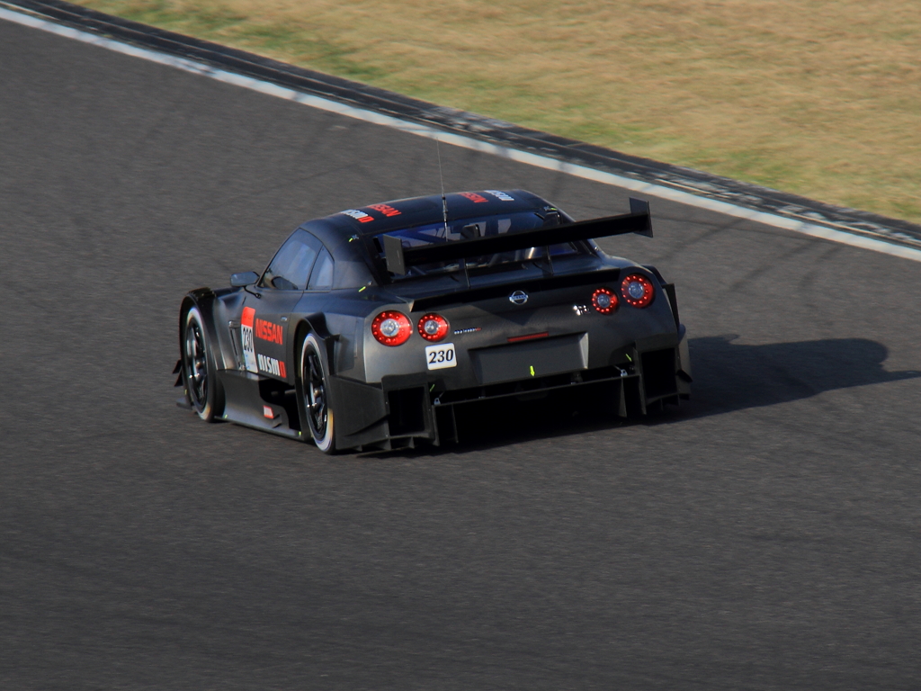 '14 NISSAN GTR REAR
