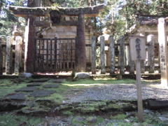 越前松平家石廟