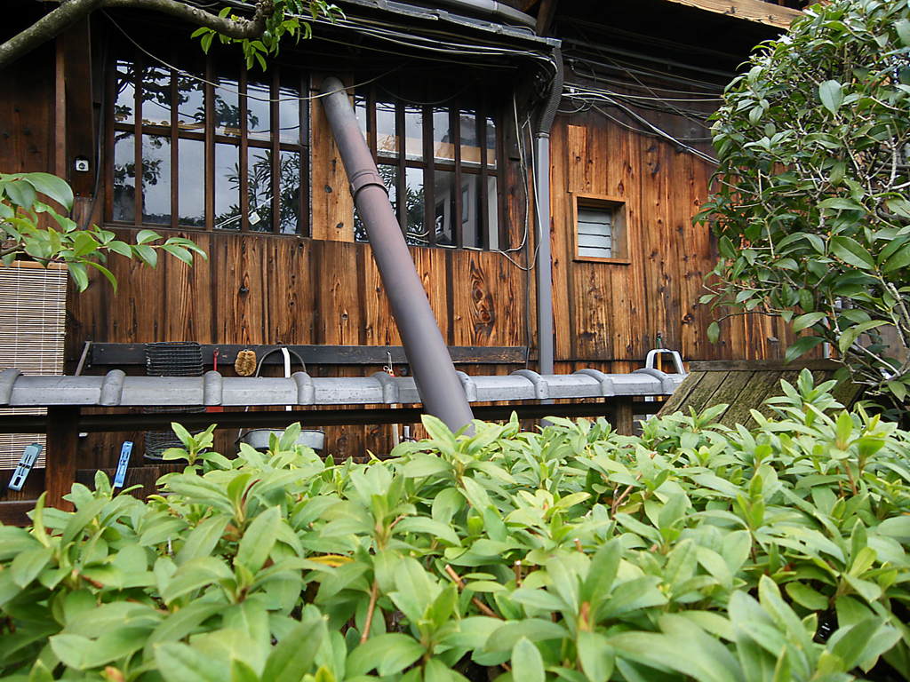 寺田屋を支える鉄柱