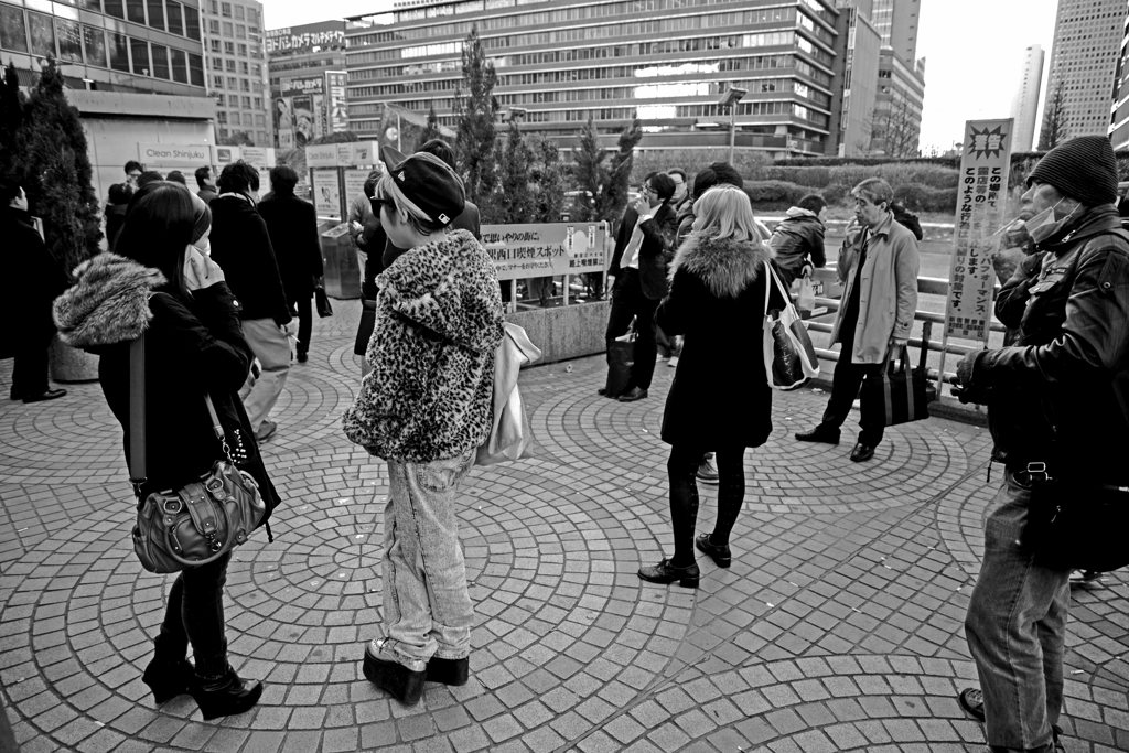 外の内