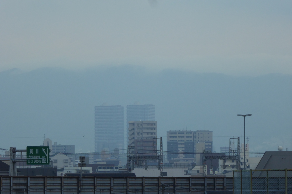 濃霧の生駒山とツインタワー