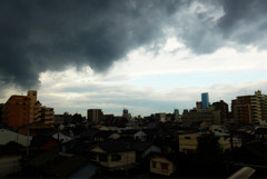 ハルカス襲う暗黒雲