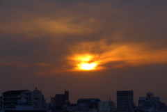 街並みと夕陽 