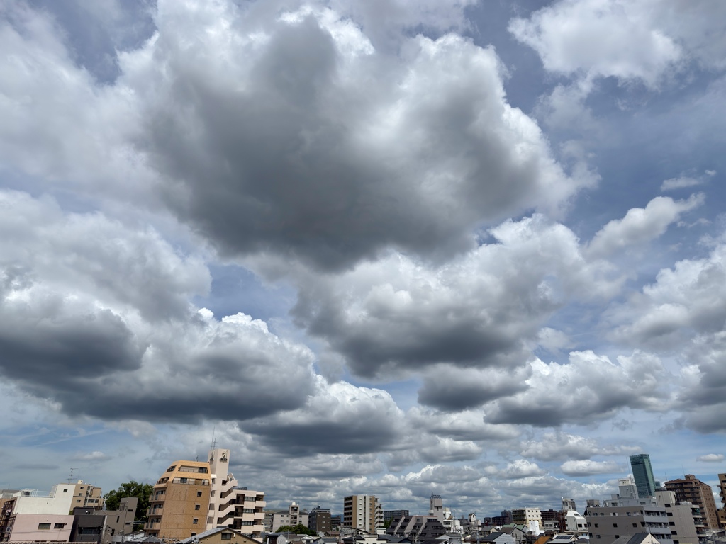 せまる雲