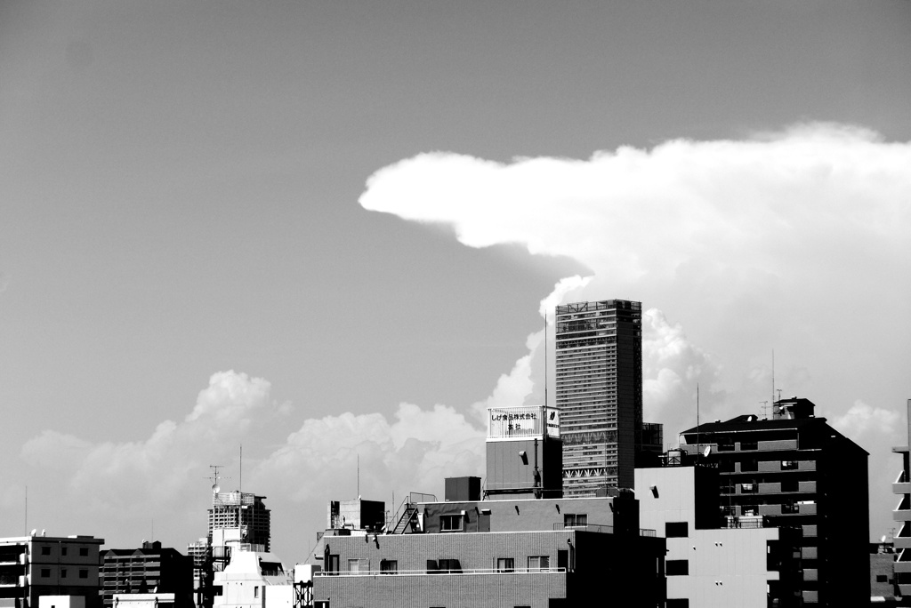 尖がる雲