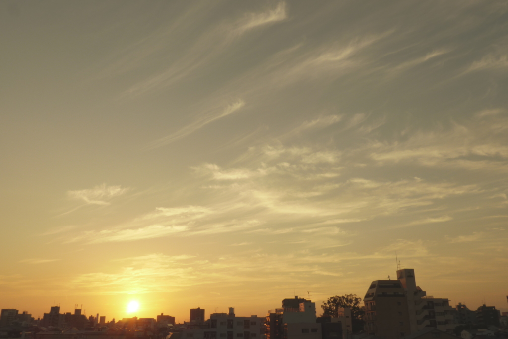 夕陽と棚引く雲