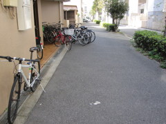 はみ出し危険