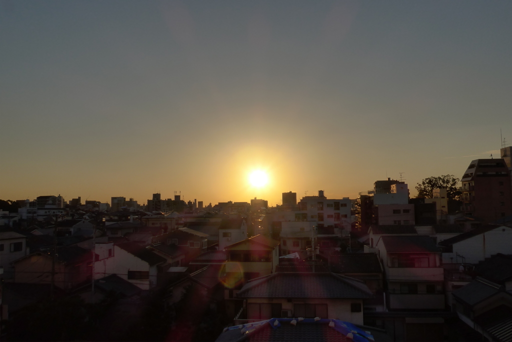 夕陽と街並み