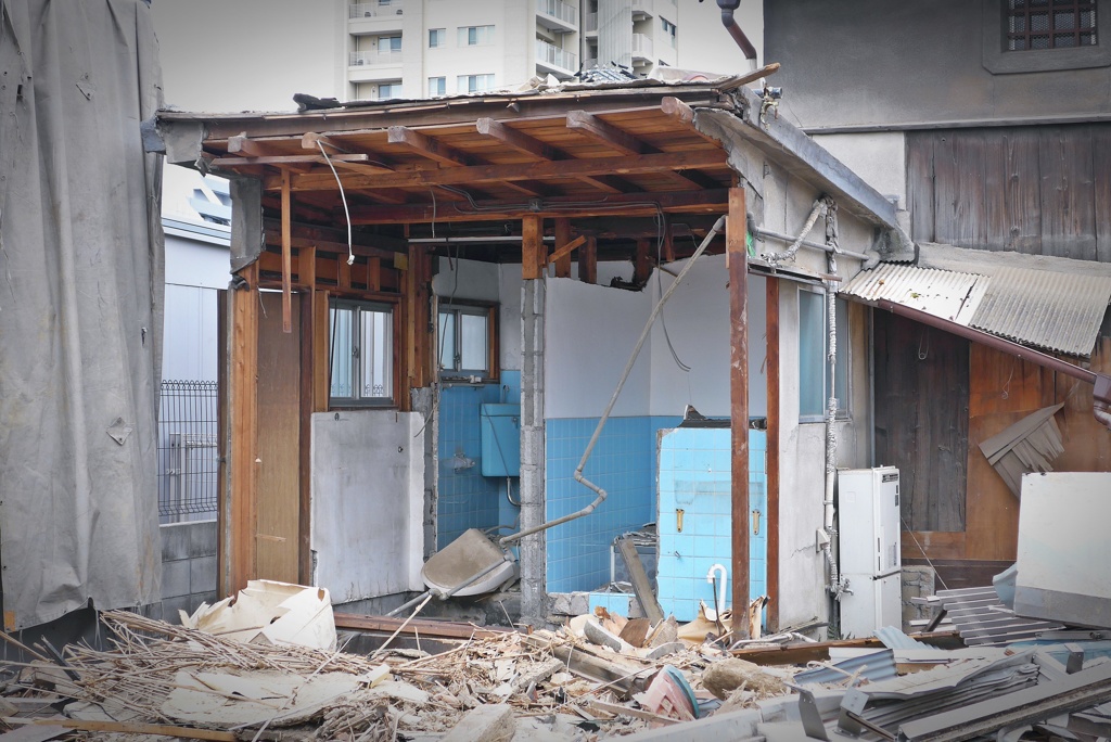 歴史の終わりの名残 (2)