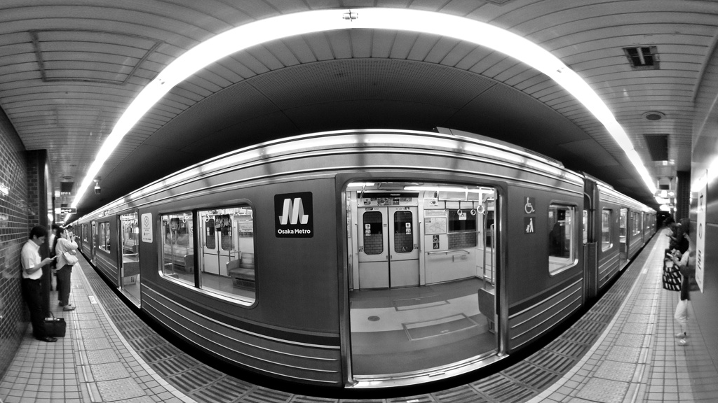 膨らむ電車