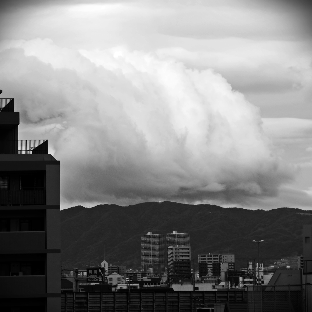 雲・襲いかかる