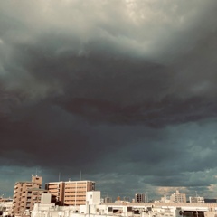 一気に暗黒秋の空