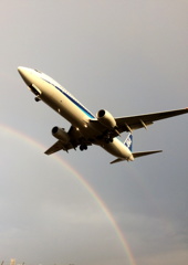 飛行機と虹