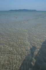 海中道路そばの海岸から