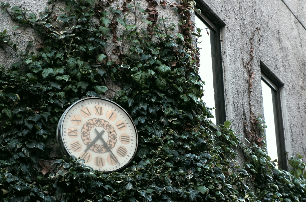 Antique o'clock