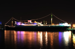夜光の氷川丸