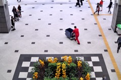 運ぶ人