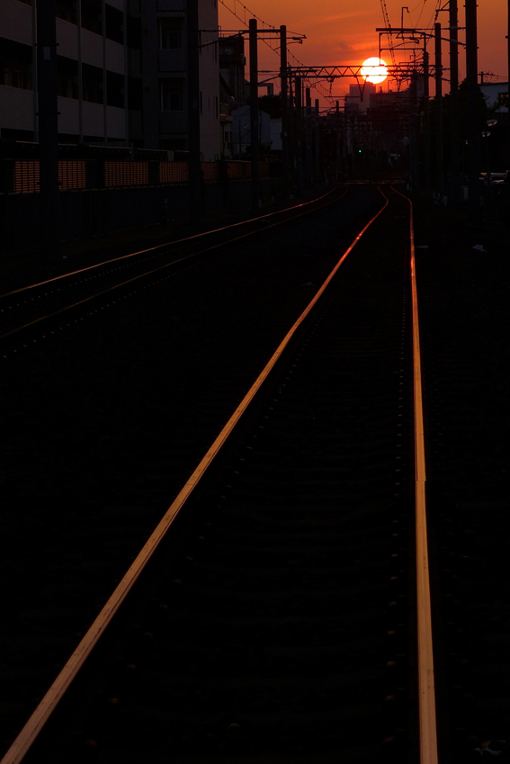 夕光に染まる線路