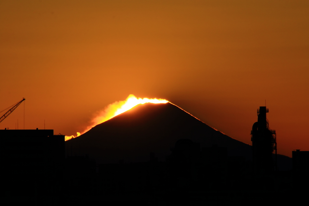 江北橋下流で見た富士山夕景＃３ 燃えてるみたい