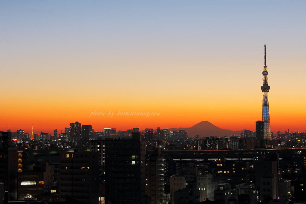 夕景から夜景へ　今年2月初め頃の新小岩にて