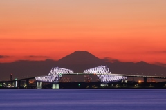 ゲートブリッヂと富士山