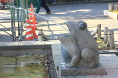 街中ユニーク カエル①