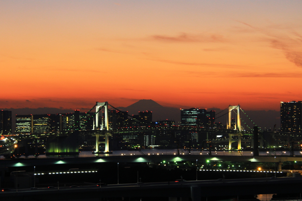 東京山脈と富士山　夕景