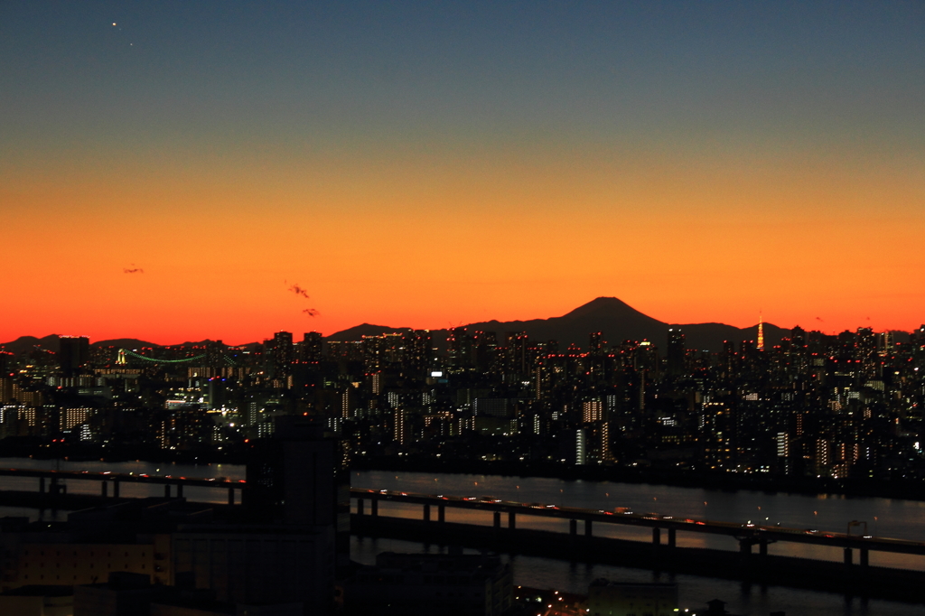 東京山脈と富士山　高さ１１５Mからの夕景＃５